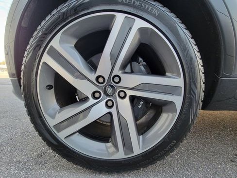 Used 2023 Land Rover Discovery Metropolitan Edition image 25