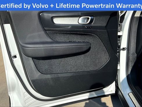 Certified 2025 Volvo XC40 B5 Core image 23