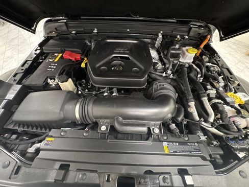 Used 2025 Jeep Wrangler Unlimited Sahara w/ Safety Group AWD/4WD image 31