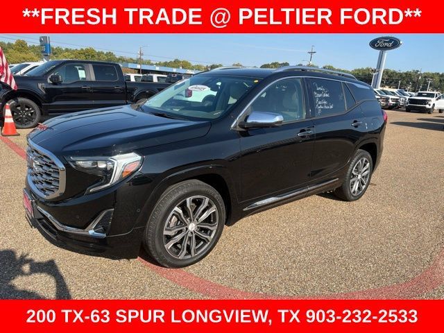 Used 2020 GMC Terrain Denali w/ Denali Premium Package FWD image 3