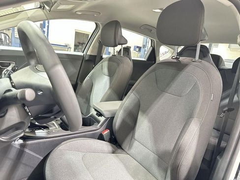 New 2025 Kia K4 LX image 13