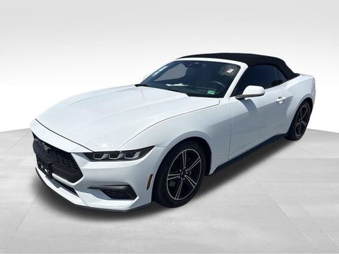 Used 2024 Ford Mustang Convertible RWD image 9