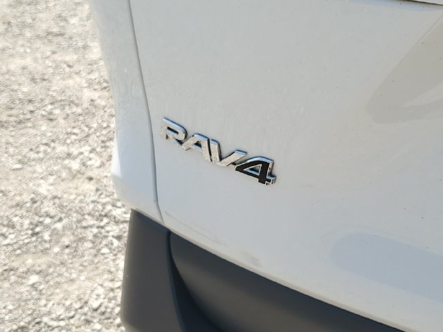 Used 2020 Toyota RAV4 XLE AWD/4WD image 10