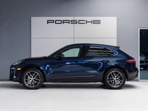 Certified 2023 Porsche Macan AWD/4WD image 2