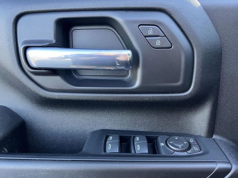 Used 2023 Chevrolet Silverado 2500 Custom w/ Custom Value Package image 15