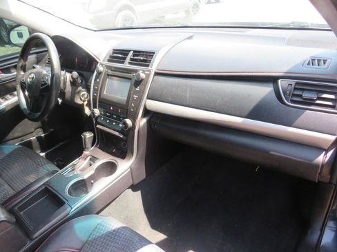 Used 2015 Toyota Camry SE FWD image 26