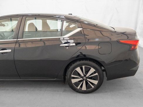 Used 2021 Nissan Altima 2.5 SV image 8