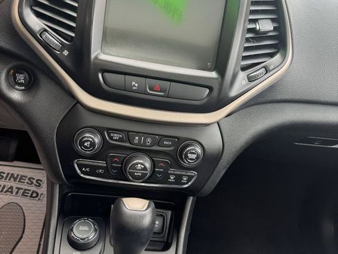 Used 2016 Jeep Cherokee Limited AWD/4WD image 10