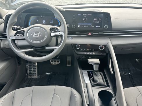 Used 2025 Hyundai Elantra Sport FWD image 21