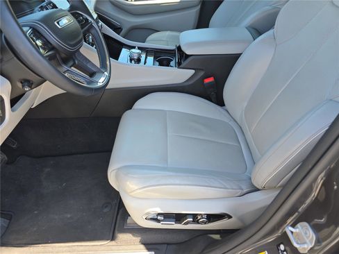 Used 2022 Jeep Grand Cherokee Overland w/ Luxury Tech Group IV image 22