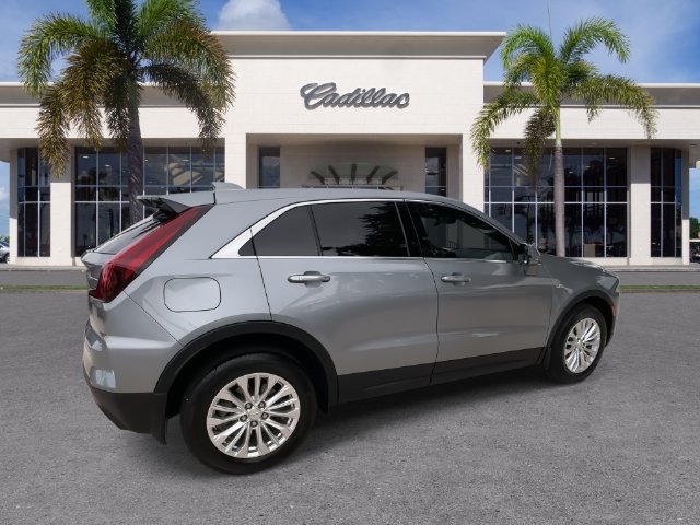 Used 2024 Cadillac XT4 Luxury w/ Cold Weather Package FWD image 15