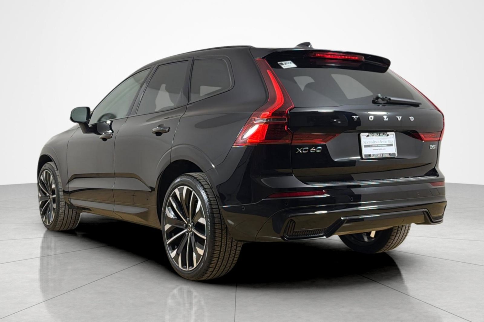 Used 2026 Volvo XC60 B5 Ultra AWD/4WD image 3