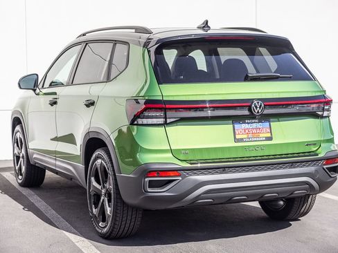 New 2026 Volkswagen Taos SE FWD image 3