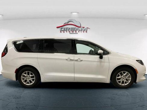 Used 2022 Chrysler Voyager LX FWD image 23