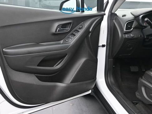 Used 2021 Chevrolet Trax LT image 16