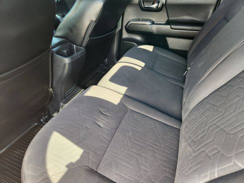 Used 2019 Toyota Tacoma TRD Off-Road w/ Technology Package AWD/4WD image 9