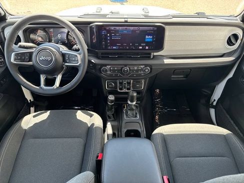 Used 2026 Jeep Wrangler Unlimited Sahara AWD/4WD image 12