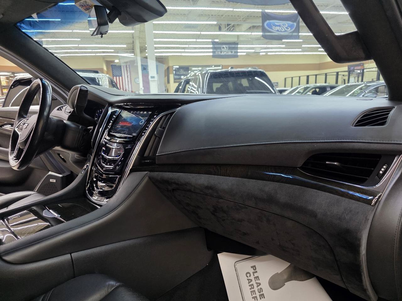 Used 2018 Cadillac Escalade ESV Platinum AWD/4WD image 24