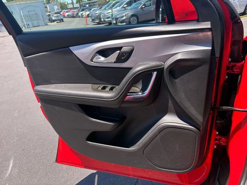 Used 2025 Chevrolet Blazer LT FWD image 18