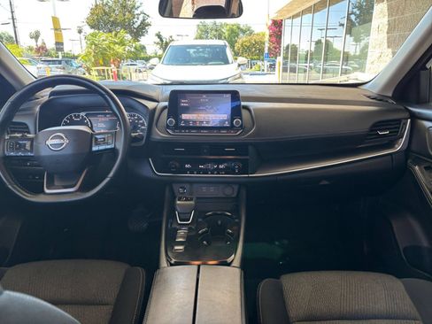 Used 2025 Nissan Rogue SV FWD image 35