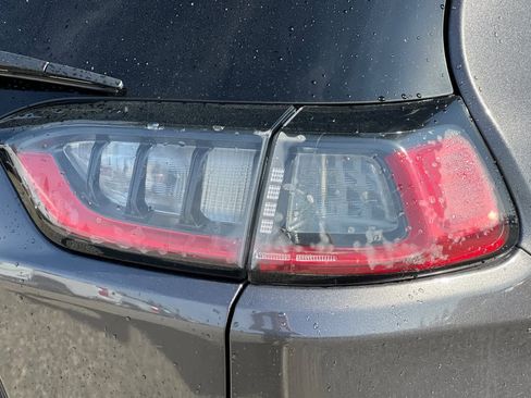 Used 2019 Jeep Cherokee Altitude image 34