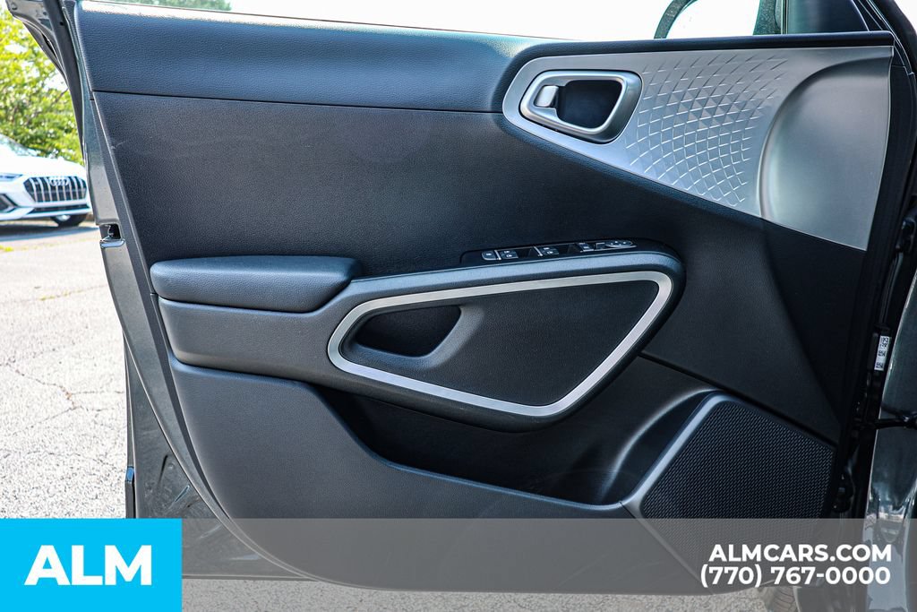 Used 2025 Kia Soul LX w/ LX Technology Package FWD image 42