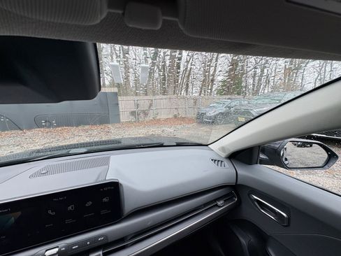 Used 2025 Kia K4 LXS image 33