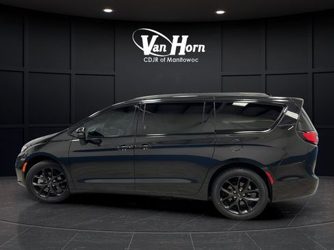 Used 2023 Chrysler Pacifica Touring-L w/ S Appearance Package AWD/4WD image 4