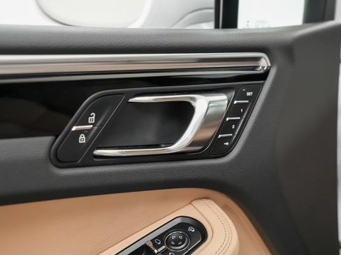 Certified 2023 Porsche Macan AWD/4WD image 21