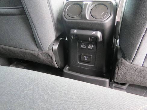 Used 2025 Jeep Wrangler Unlimited Sahara AWD/4WD image 22