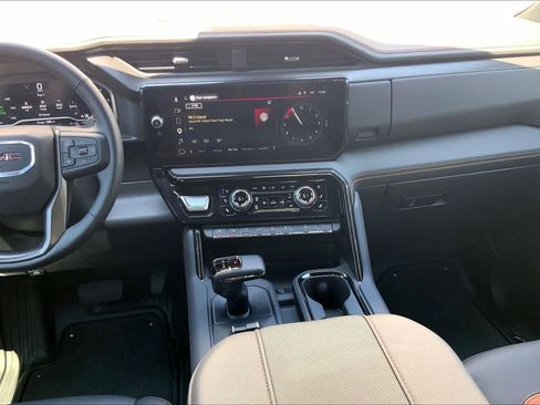 Used 2025 GMC Sierra 1500 AT4 w/ AT4 Premium Package AWD/4WD image 16