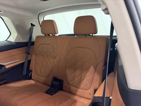 Certified 2024 BMW X7 xDrive40i w/ Premium Package image 18