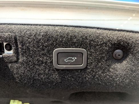 Used 2016 Jaguar XF R-Sport image 52