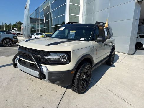 Certified 2025 Ford Bronco Sport Badlands w/ Sasquatch Badlands Package AWD/4WD image 3