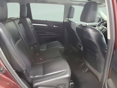Used 2016 Toyota Highlander XLE AWD/4WD image 19