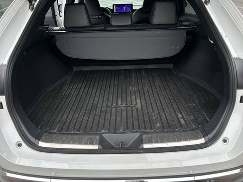 Used 2023 Toyota Venza XLE image 26