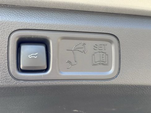 Used 2024 Ford Expedition Limited image 29