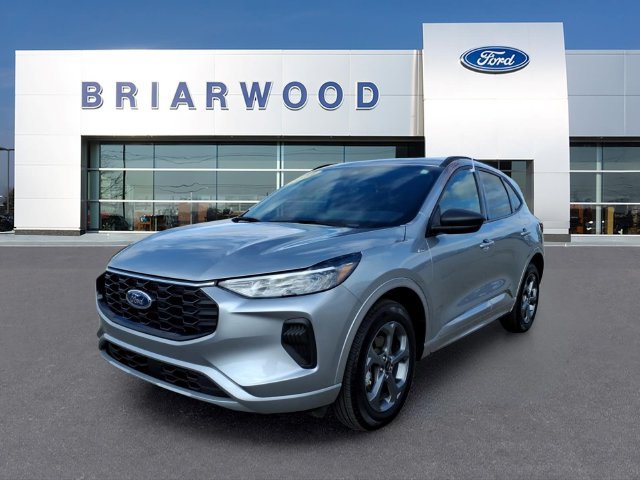 Used 2024 Ford Escape ST-Line w/ Tech Pack #1 AWD/4WD image 1