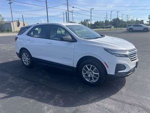 Used 2024 Chevrolet Equinox LS w/ Driver Confidence II Package AWD/4WD image 2
