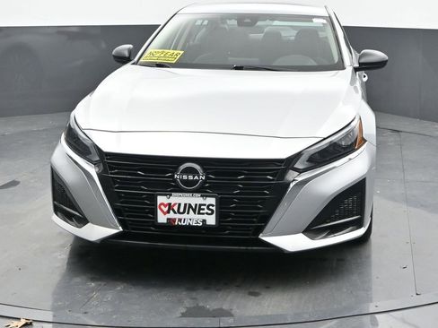 Used 2024 Nissan Altima 2.5 SV image 4