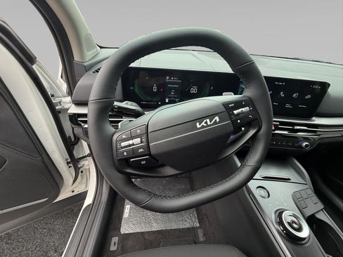 New 2027 Kia Sportage LX FWD image 12