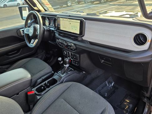 Used 2024 Jeep Wrangler Unlimited Sahara AWD/4WD image 9