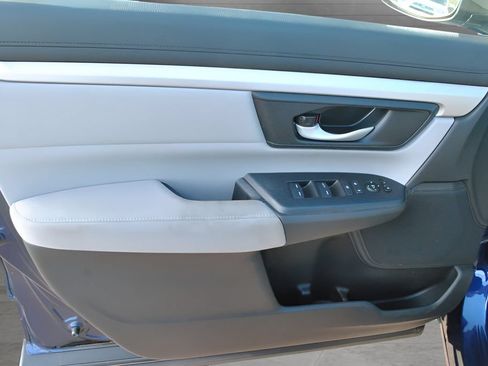Used 2019 Honda CR-V LX image 11