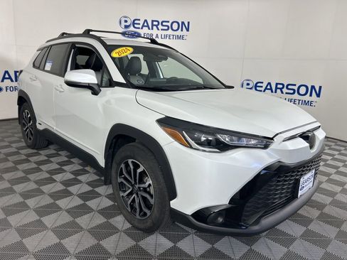Used 2024 Toyota Corolla Cross SE image 3