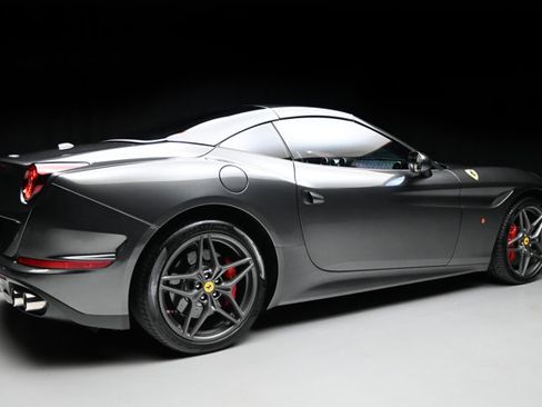 Used 2016 Ferrari California T image 36