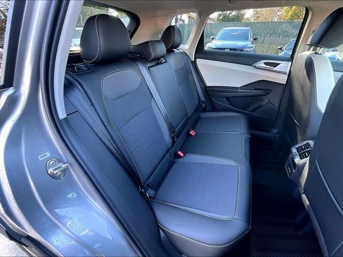 New 2026 Volkswagen Taos SE AWD/4WD image 20