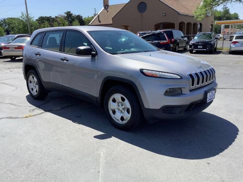 Used 2017 Jeep Cherokee Sport w/ Trailer Tow Group AWD/4WD image 7