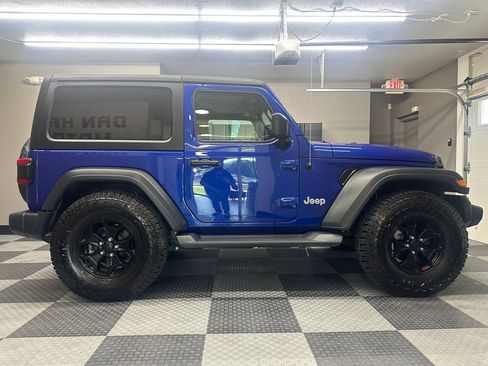 Used 2018 Jeep Wrangler Sport AWD/4WD image 9