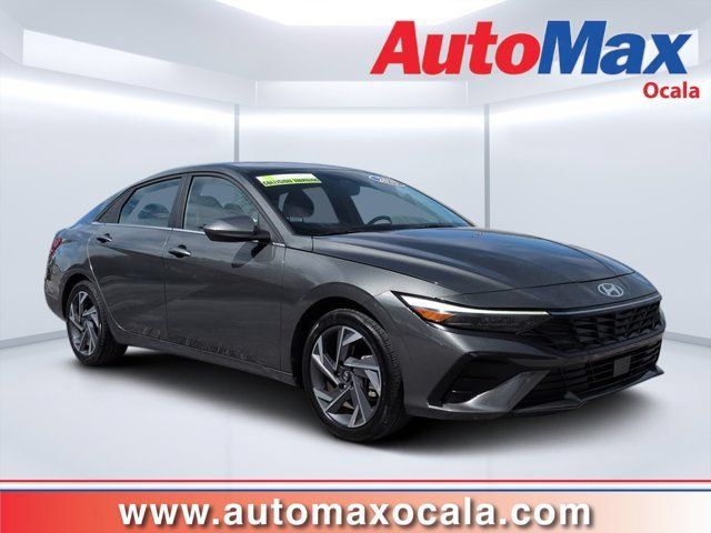 Used 2025 Hyundai Elantra SEL FWD image 1