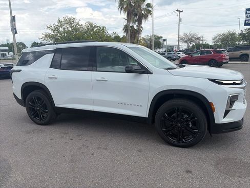 Used 2026 Chevrolet Traverse LT image 4